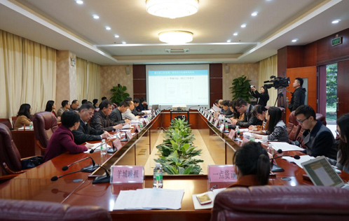 {教育快讯}《新华字典》每一版发行之时，也是下一版修订开始之际