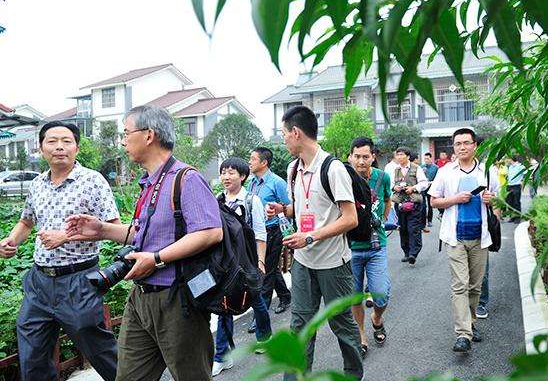 (综艺）《你好生活》特别节目暖心播出 董卿畅谈生活中的“人之美”